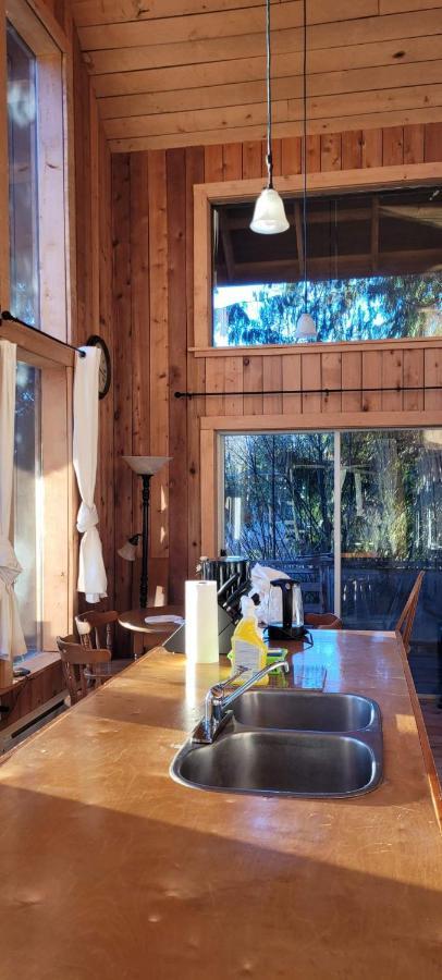 Ocean Views & Sunset Beach Cabin With Soaker Tub & Fire Pit Villa Powell River Eksteriør billede
