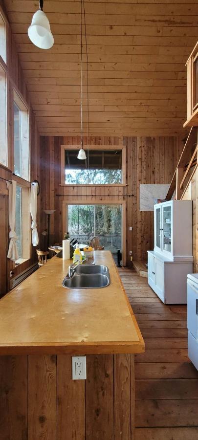 Ocean Views & Sunset Beach Cabin With Soaker Tub & Fire Pit Villa Powell River Eksteriør billede